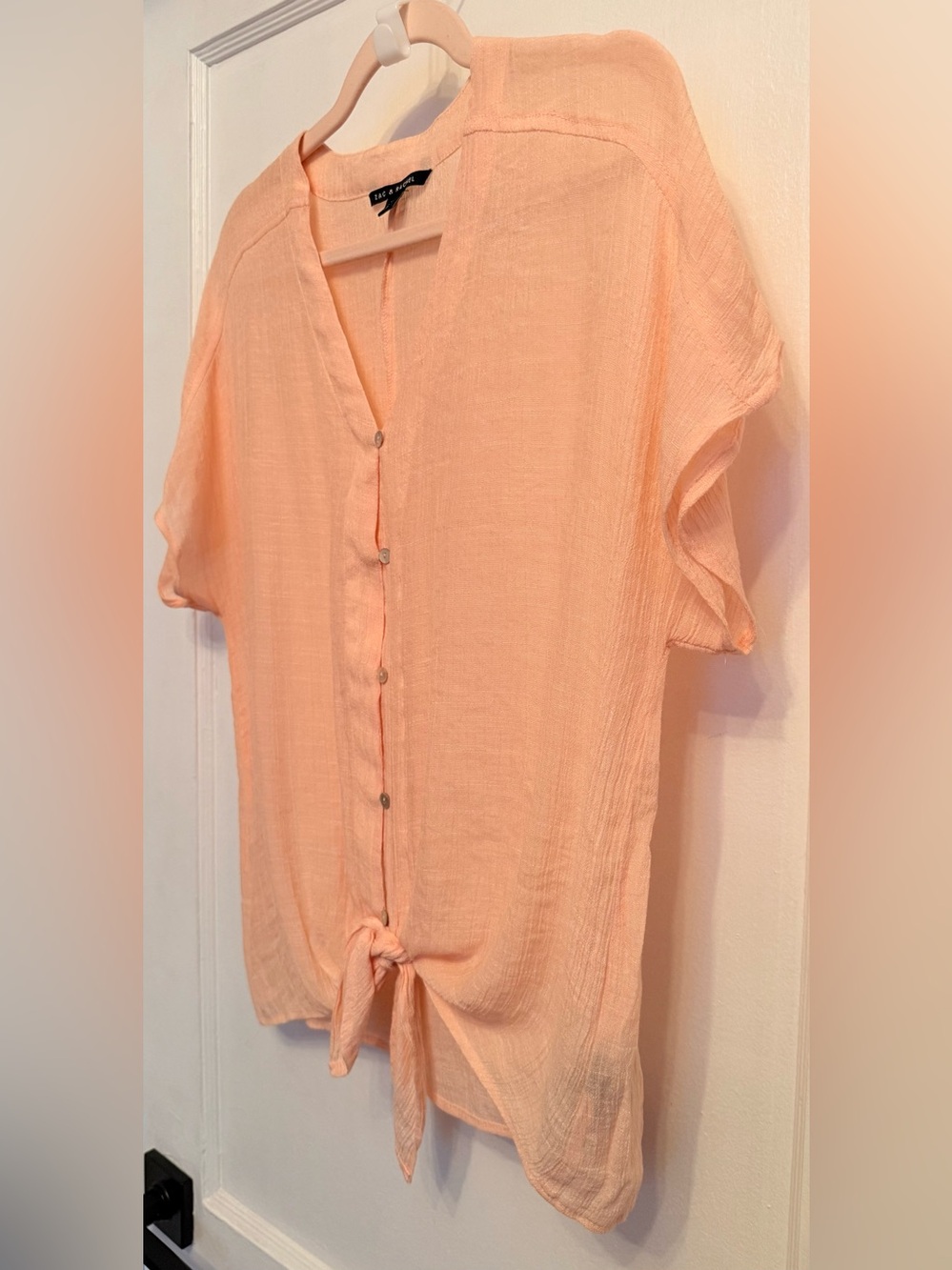 Like New Zac & Rachel Peach Button-Front Tie Hem Flowy Top Size Medium